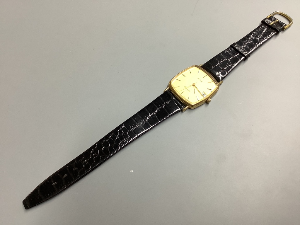 A gentleman's modern 9ct gold Avia quartz wrist watch, on a leather strap, case diameter 29mm